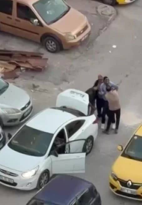 Adana'da gündüz vakti adam kaçırdılar! Film değil gerçek, herkesin gözü önünde bagaja atılıp...