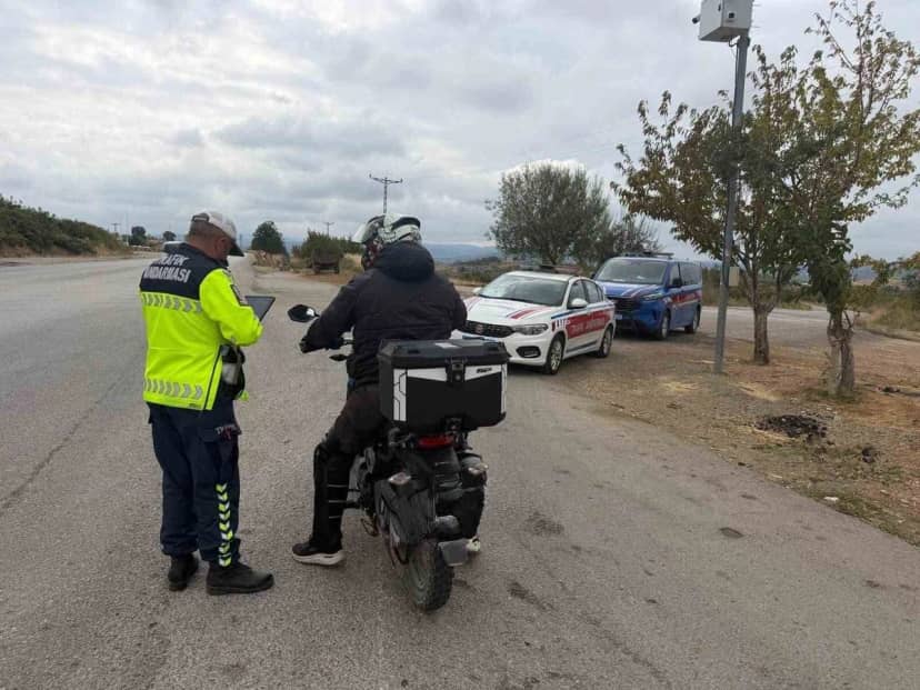 Bilecik'te jandarma denetiminde 356 araç kontrol edildi, 2 sürücüye ceza kesildi