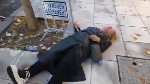 Bulgaristan'ı karıştıran olay! Parlamento Başkanı’na soru sormak isteyen gazeteciyi yere serdiler
