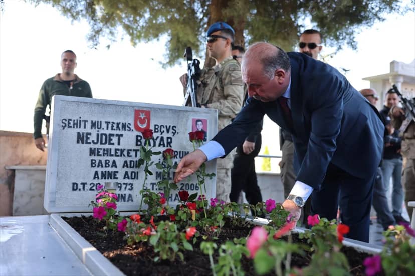 Çorum'da 29 Ekim Cumhuriyet Bayramı kapsamında şehitlik ziyareti yapıldı
