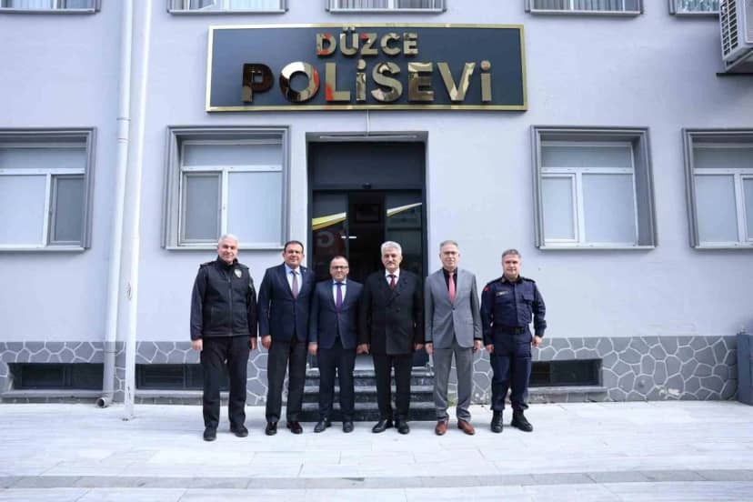 Düzce Valisi Makas, yargı ve güvenlik temsilcileriyle Düzce Polisevi'nde buluştu
