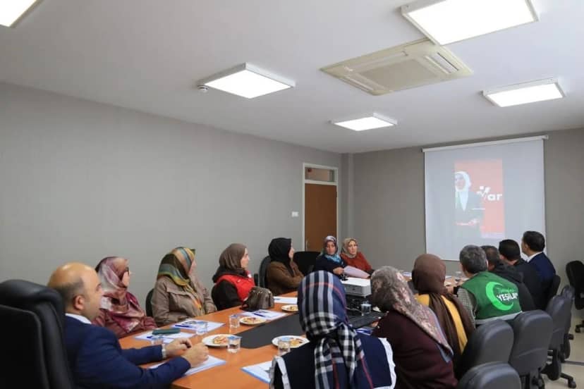 Erzincan'da İyilik Var Projesi esnaf ve muhtar temsilcilerine tanıtıldı