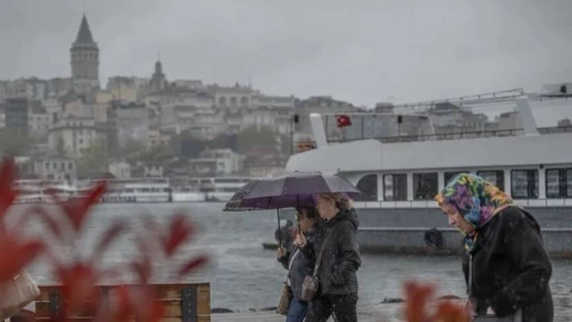 İstanbul için saat belli oldu, Trakya'dan gelecek! Hafta sonu hava nasıl olacak?