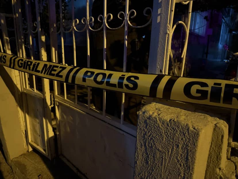 İstanbul ve Mersin'de aynı korku! Çatlayan binalar apar topar boşaltıldı