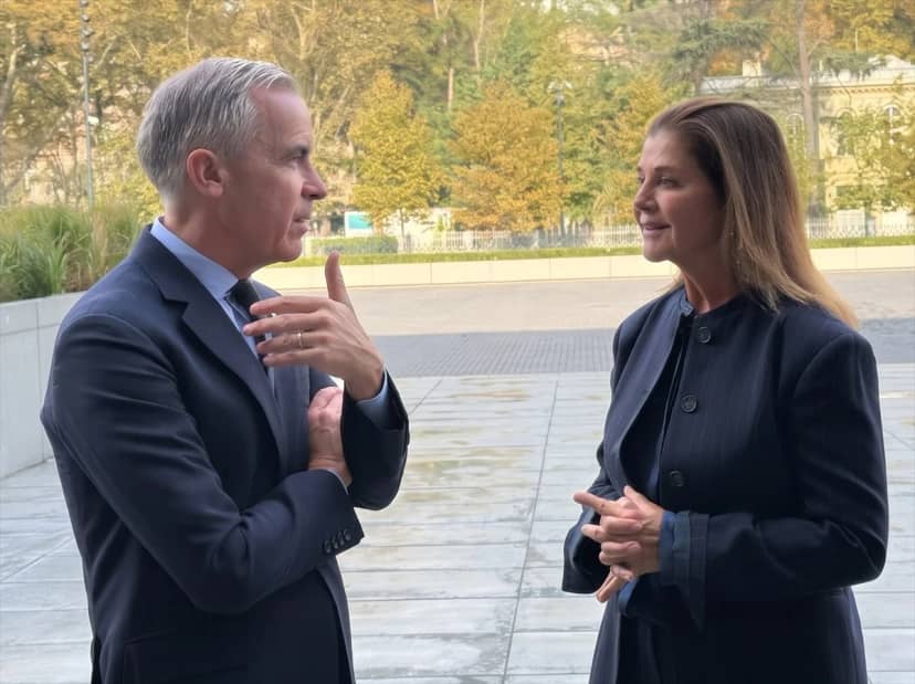 Kanada Başbakanı Carney ve eşi, İstanbul Modern'i Oya Eczacıbaşı'nın eşliğinde gezdi