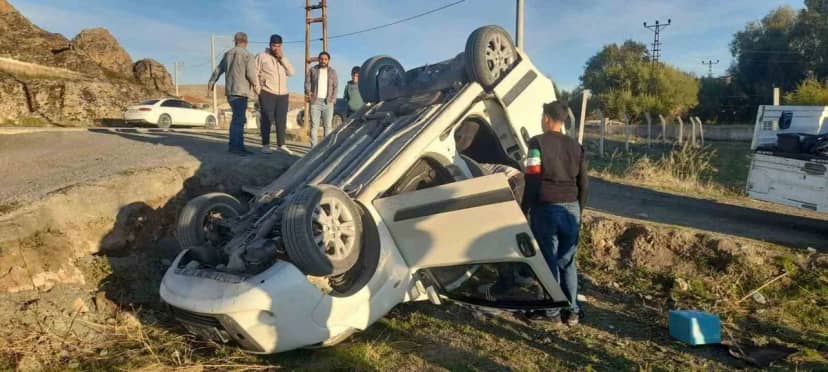 Konya Kulu'da şarampole takla atan hafif ticari araçtaki 3 kişi yara almadan kurtuldu