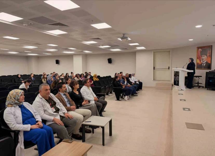 Mengücek Gazi EAH'te yoğun bakım personeline iki günlük hizmet içi eğitim verildi