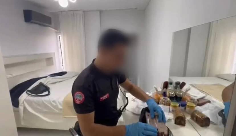 Mersin'de uyuşturucu operasyonunda 1 kişi tutuklandı, adresinde 192.800 TL bulundu