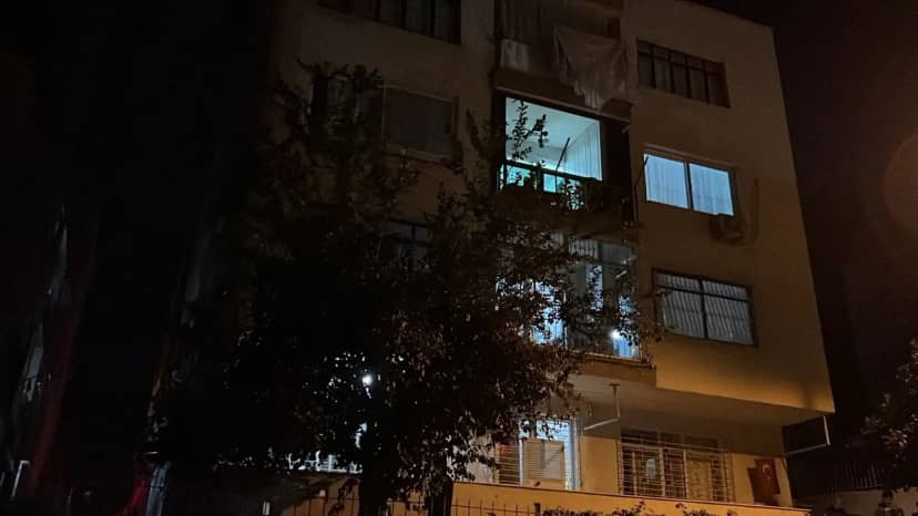 Mersin'de zemini çöken 3 katlı bina tahliye edildi, 40 kişi misafirhaneye alındı