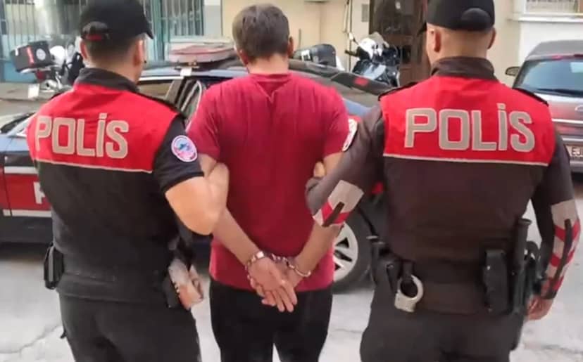 Mersin Toroslar'da uyuşturucu satıcısı tutuklandı, 200 bin TL ele geçirildi