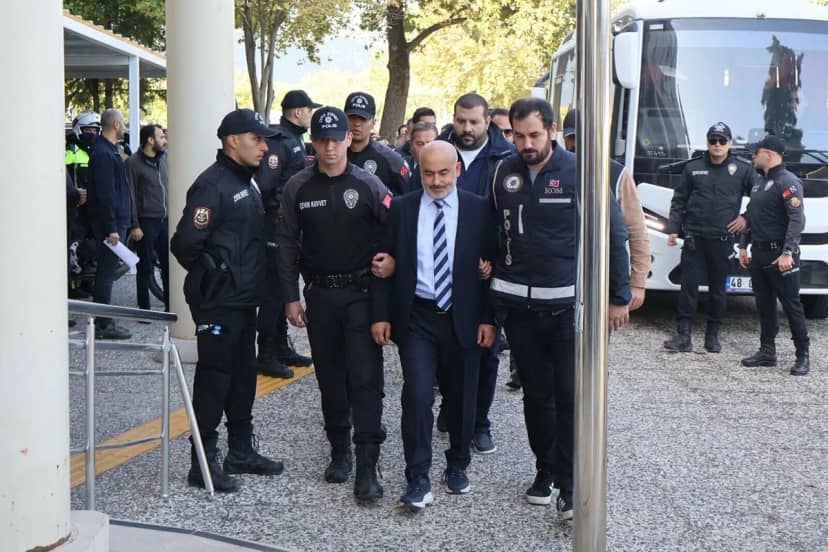 Milas Belediyesi'nde 2,5 milyar liralık 'yapılmamış iş' iddiası! Başkan Topuz ve oğlu adliyeye sevk edildi