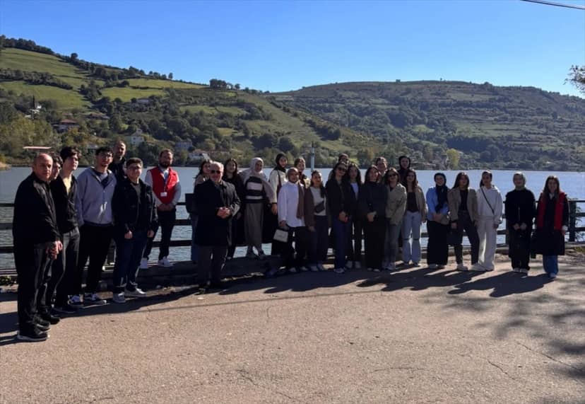 OMÜ Eczacılık öğrencileri batık minare ve Kuş Cenneti'ni gezdi