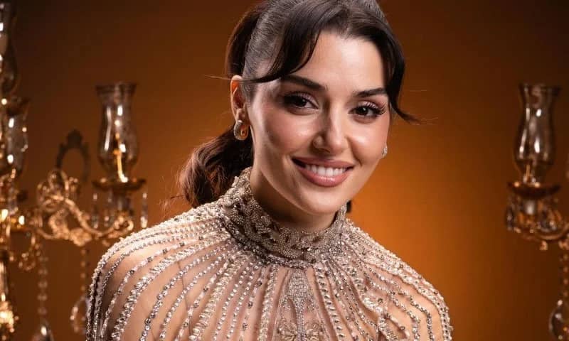 Sadece 24 saat yayında kalıyor! Hande Erçel'in Instagram reklam ücreti ağızları açık bıraktı