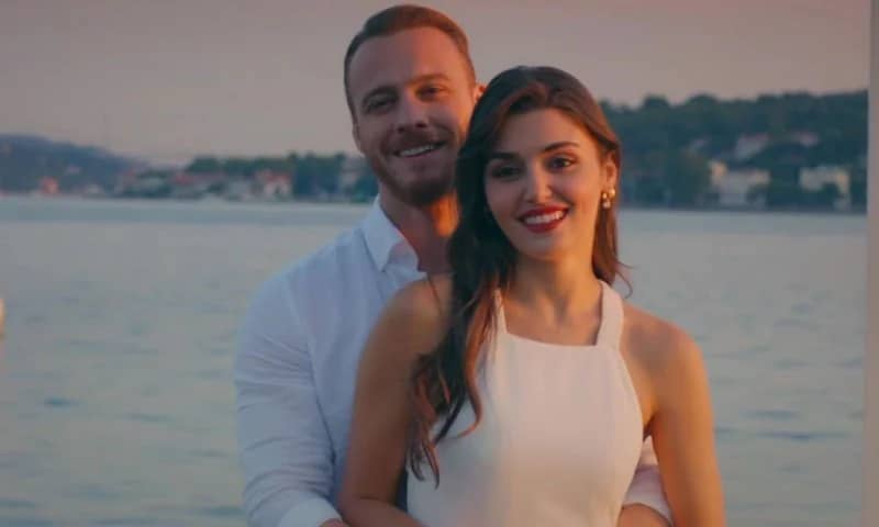 Sadece 24 saat yayında kalıyor! Hande Erçel'in Instagram reklam ücreti ağızları açık bıraktı