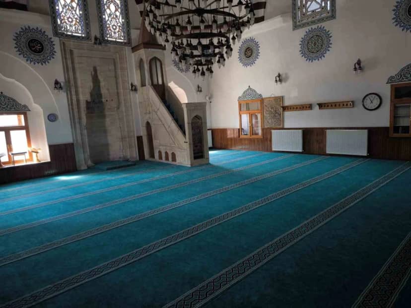 Sivas Vakıflar Bölge Müdürlüğü, Kale Cami halılarını 1846 vakfının şartıyla yeniledi