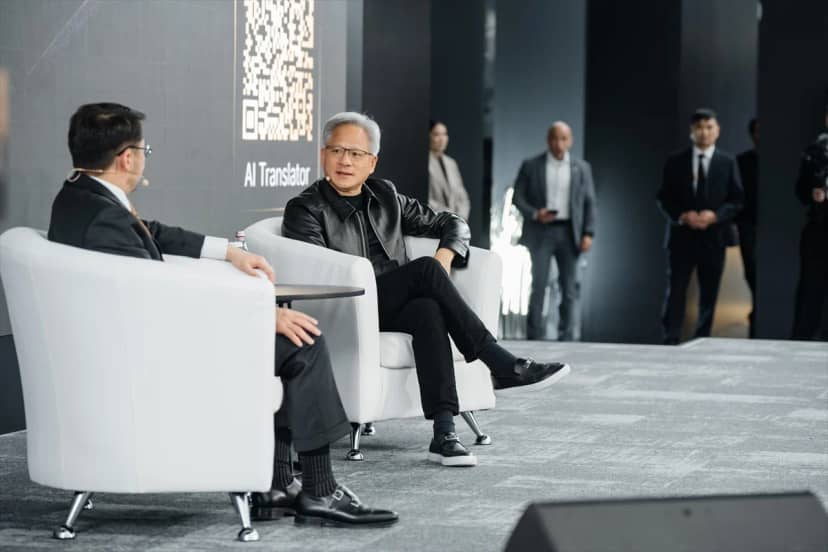 Tokayev, NVIDIA CEO'su Huang'a Dostık devlet nişanı takdim etti