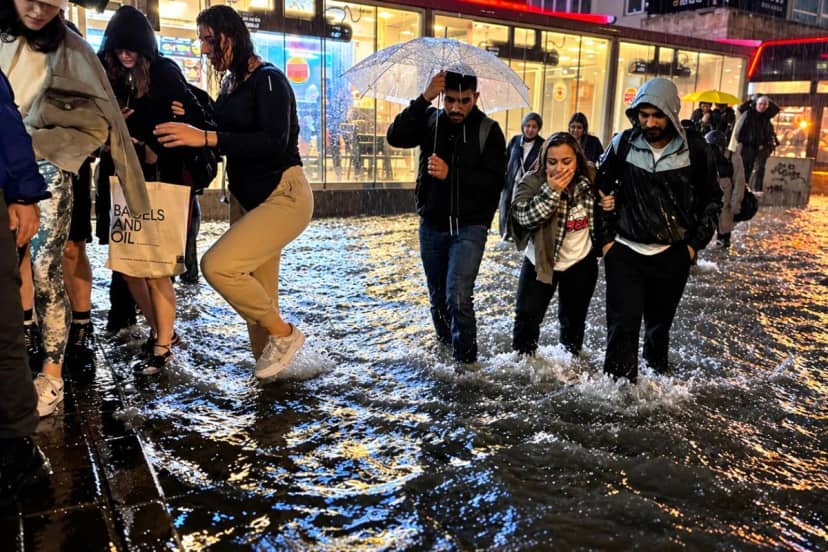 Yeni yağış dalgası yurda giriş yaptı! Meteoroloji'den 3 ile sel uyarısı: İstanbul için saat verildi