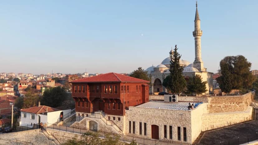Yıktırılan tekke ayağa kalktı! Tarihi Muradiye Mevlevihânesi sonunda açıldı
