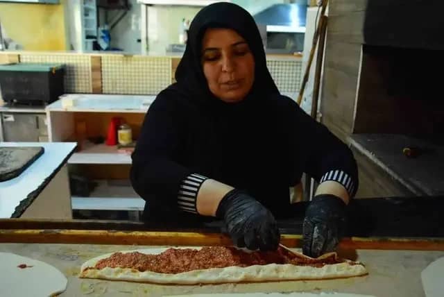 29 bin nüfuslu ilçede iki restoran işletiyor! "Kadın olarak tepki gördüm" 1