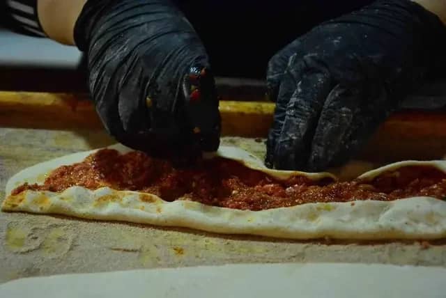 29 bin nüfuslu ilçede iki restoran işletiyor! "Kadın olarak tepki gördüm" 2