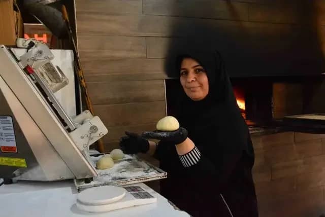 29 bin nüfuslu ilçede iki restoran işletiyor! "Kadın olarak tepki gördüm" 3