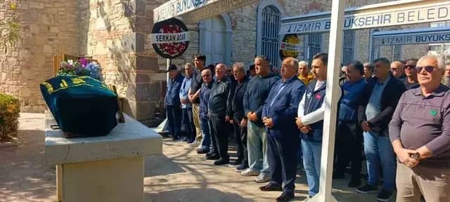 Aliağa eski Belediye Başkanı Ali Ayhan Bayrak son yolculuğuna uğurlandı 3