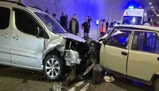 Artvin’de tünelde hafif ticari araçla otomobil çarpıştı: 3 yaralı