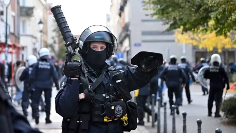 Belçika da hükümet karşıtı gösteri gerginliklerin ardından polis müdahalesiyle sona erdi 1