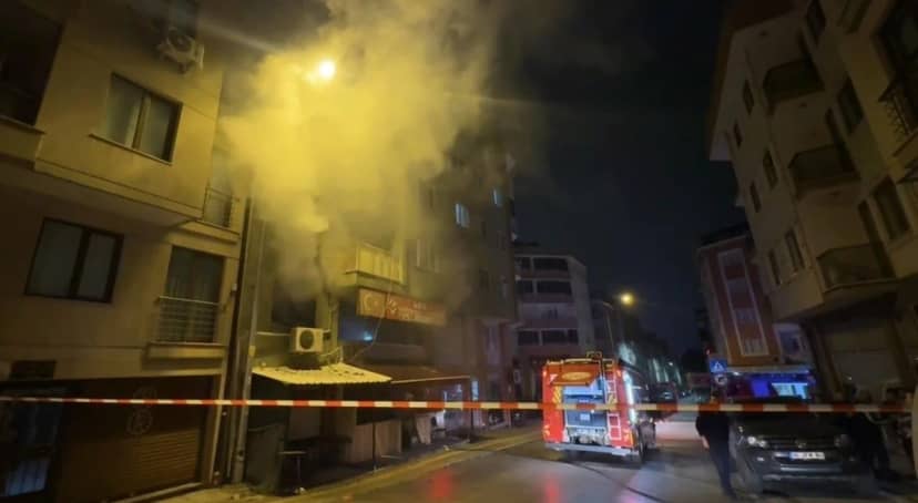 Bursa Nilüfer'de kıraathanede çıkan yangın yaralanmaya yol açmadan söndürüldü