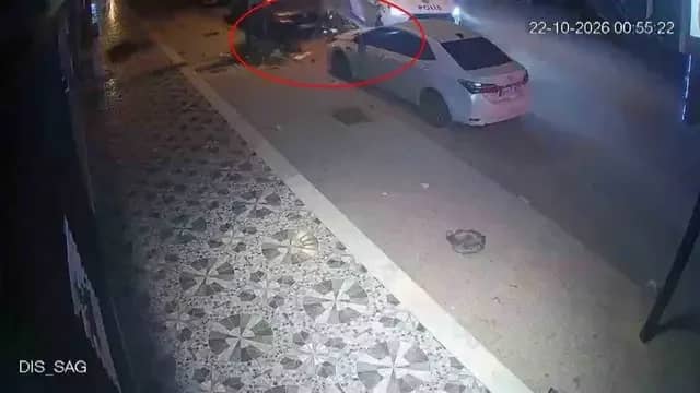 Çalıntı motosikletle polisten kaçan şahıs, metrelerce havaya uçtuktan sonra yaya olarak kaçışını sürdürdü 1