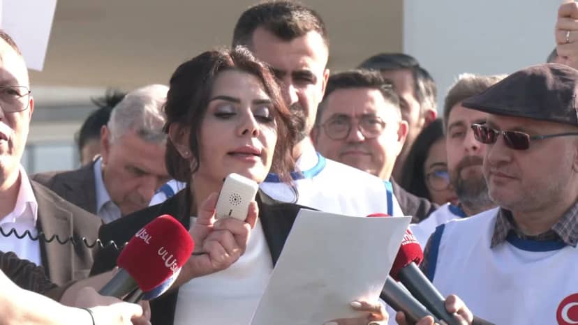 Diş hekimleri Sağlık Bakanlığı önünde aile diş hekimliği istedi