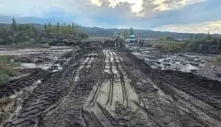 Iğdır’da şiddetli yağışın zarar verdiği köy yollarında çalışma başlatıldı