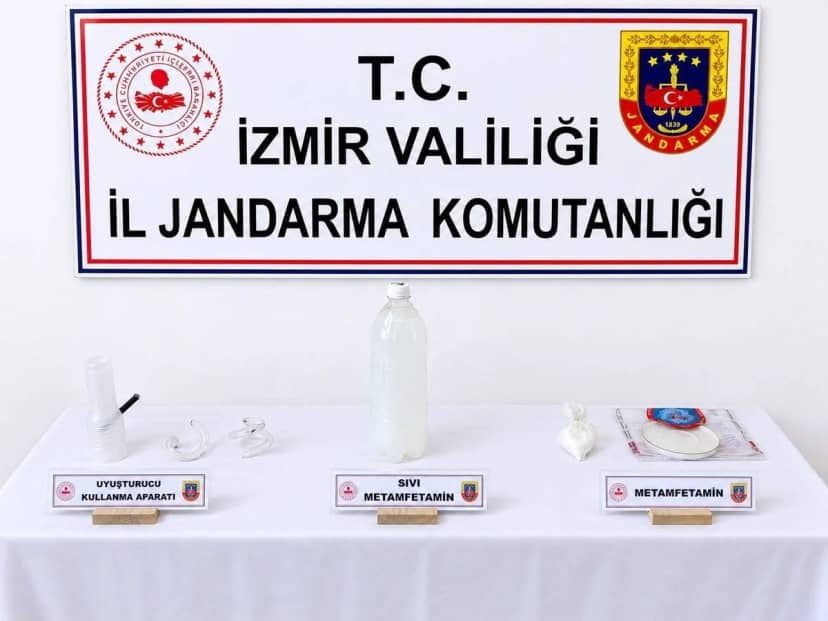 İzmir Torbalı'da jandarma operasyonunda bin 63 gram metamfetamin ele geçirildi