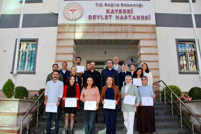Kayseri Devlet Hastanesi'nde palyatif bakım hemşireliği eğitimi sertifikayla bitti