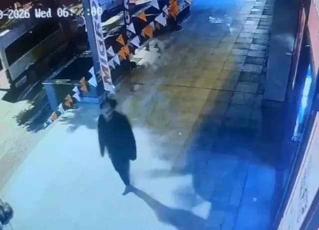 Son kez otomobili park edip ayakkabısız halde yürürken görüntülendi, 4 gündür haber alınamıyor 8