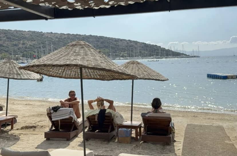 Türkiye kışa geçerken, bir ilçemizde denize giriliyor! Hava sıcaklığı 30 dereceyi buldu
