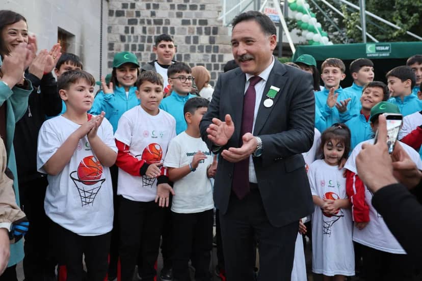 Vali Gökmen Çiçek’e Yeşilay’dan büyük onur: Üstün hizmet madalyası ile ödüllendirildi