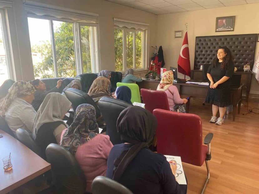 Adana Ceyhan'da engelli evde bakım ailelerine aile içi iletişim eğitimi verildi