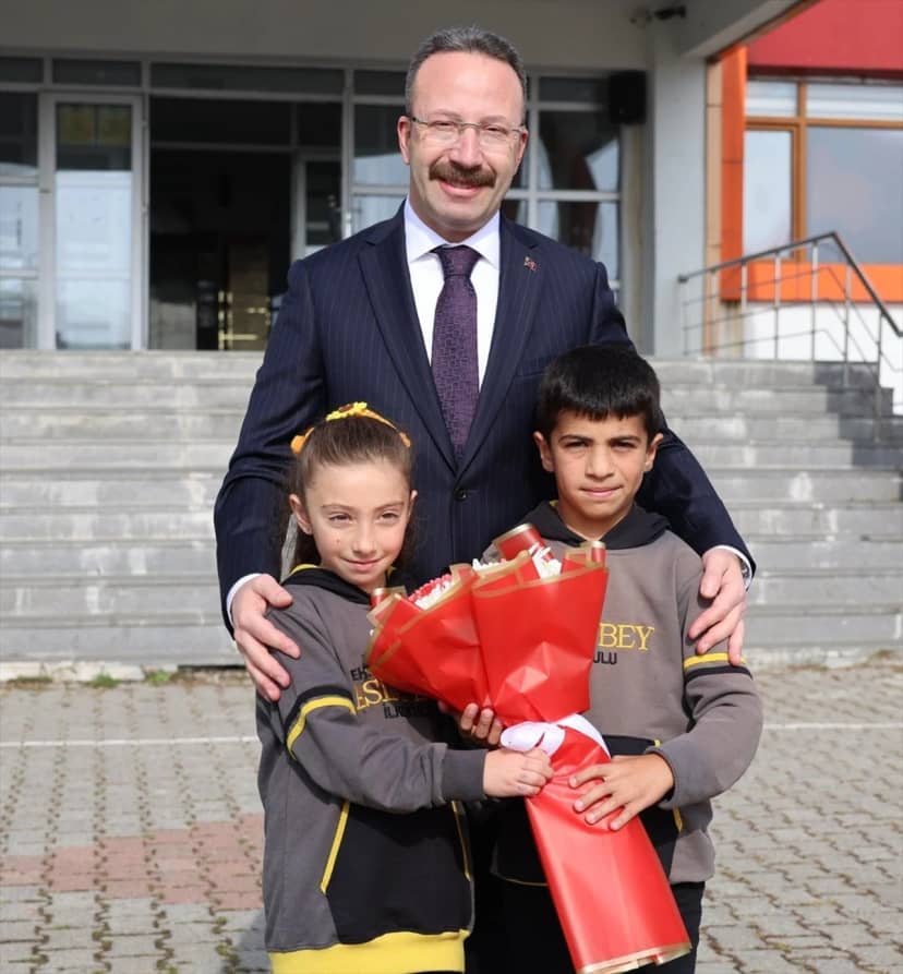 Ardahan Valisi Yamlı, öğrencilerin "Birlikte Kitap Okuma" davetine katıldı