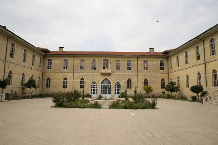 Atatürk'ün 1931'de ziyaret ettiği Denizli Lisesi 152 yıldır eğitim veriyor