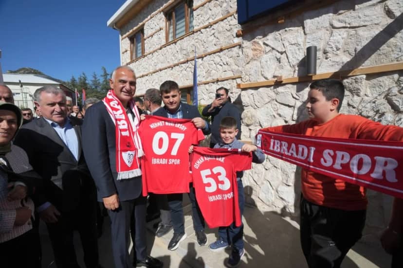 Bakan Ersoy, baba ocağında iki yeni eserin açılışını yaptı: Ormana Kültür Merkezi hizmete girdi