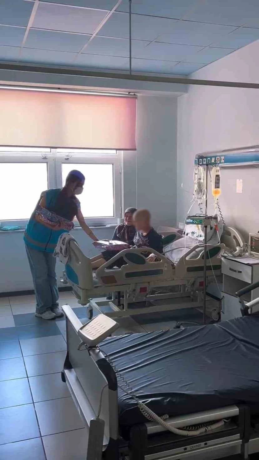 Bolu Gölköy Yurdu'ndaki gönüllü öğrenciler, tedavi gören çocuklara hediye verdi