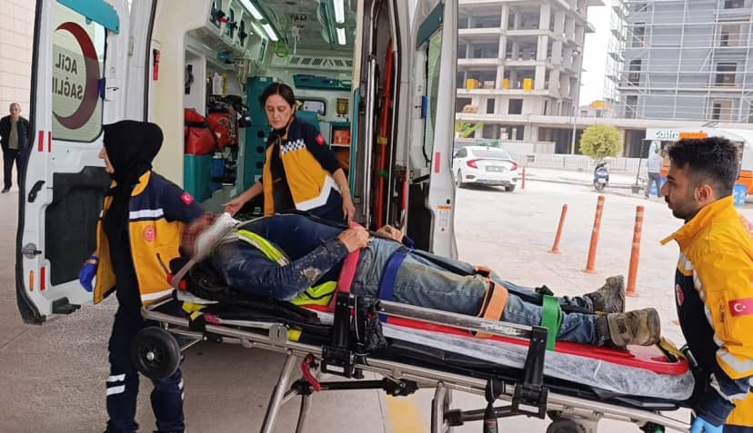Bursa İnegöl'de inşaatta iskeleden düşen tahta parçası işçiyi ağır yaraladı