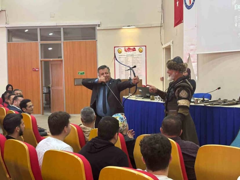 DPÜ Tavşanlı MYO'da atlı okçuluk söyleşisine Ertan Erkekoğlu konuk oldu