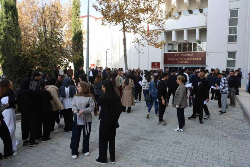 Elazığ'da KPSS ortaöğretim oturumu başladı, binlerce aday salonlarda ter döktü