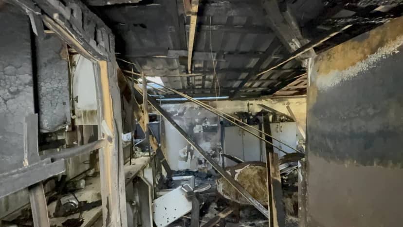 Felaketi yaşayan aile sokakta kaldı: Her şeyimiz gitti, mahvolduk