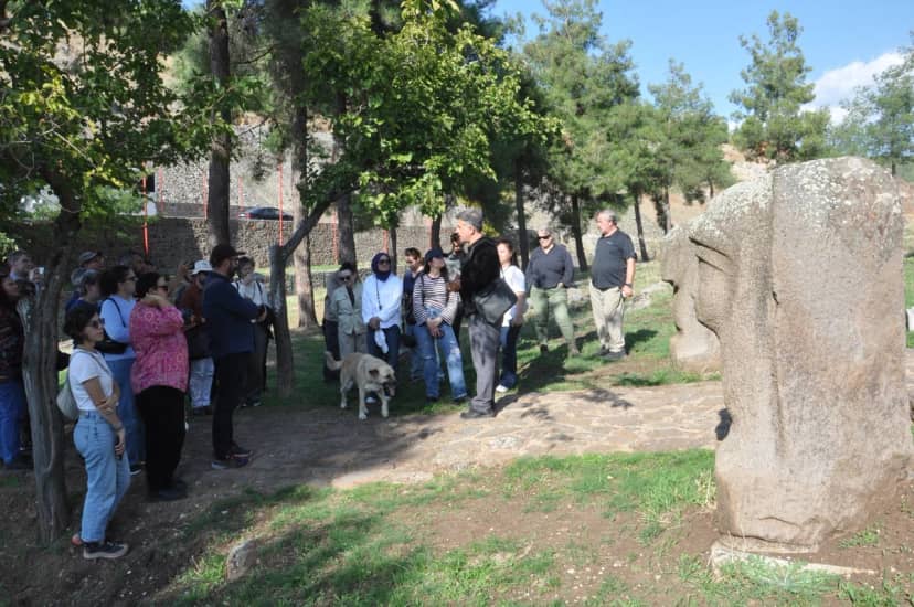 Gaziantep'te 8 ülkeden 40 arkeolog Yesemek'teki heykel atölyesini inceledi