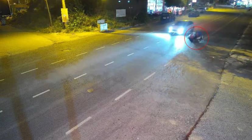 Hatay Payas'ta kameraya yansıyan kazada motosiklet sürücüsü metrelerce sürüklendi