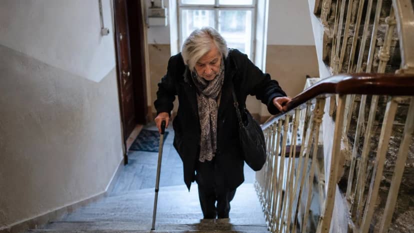 İstanbul’un eski evleri yaşlılara engel oluyor