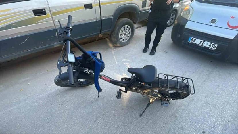 Karaman'da elektrikli bisiklet ticari araca çarptı, 16 yaşındaki sürücü yaralandı